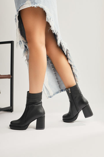 Clemencia Black Zipper Boots