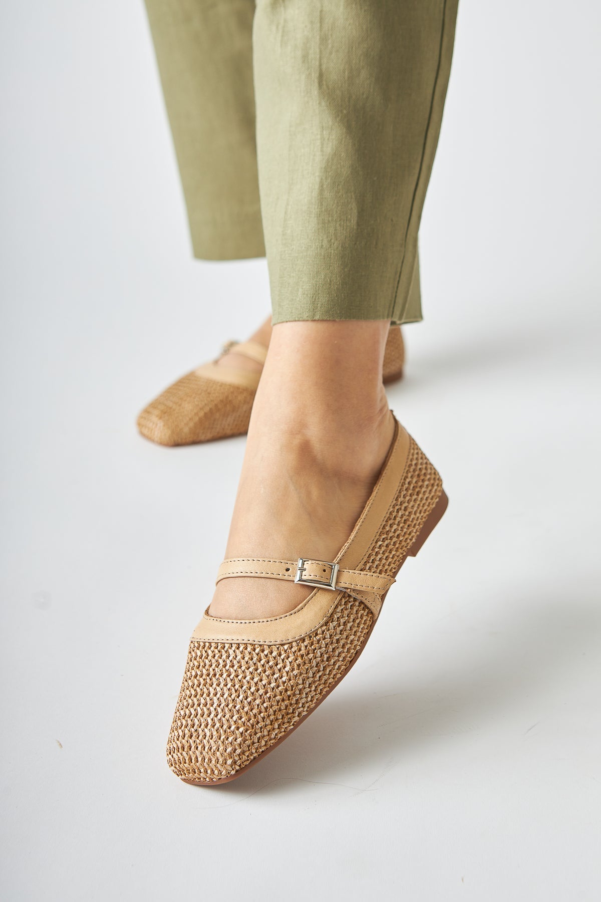 Remza Damen Ballerina mit Schnalle, Bequemer Alltagsschuh, Strohgewebte Textur