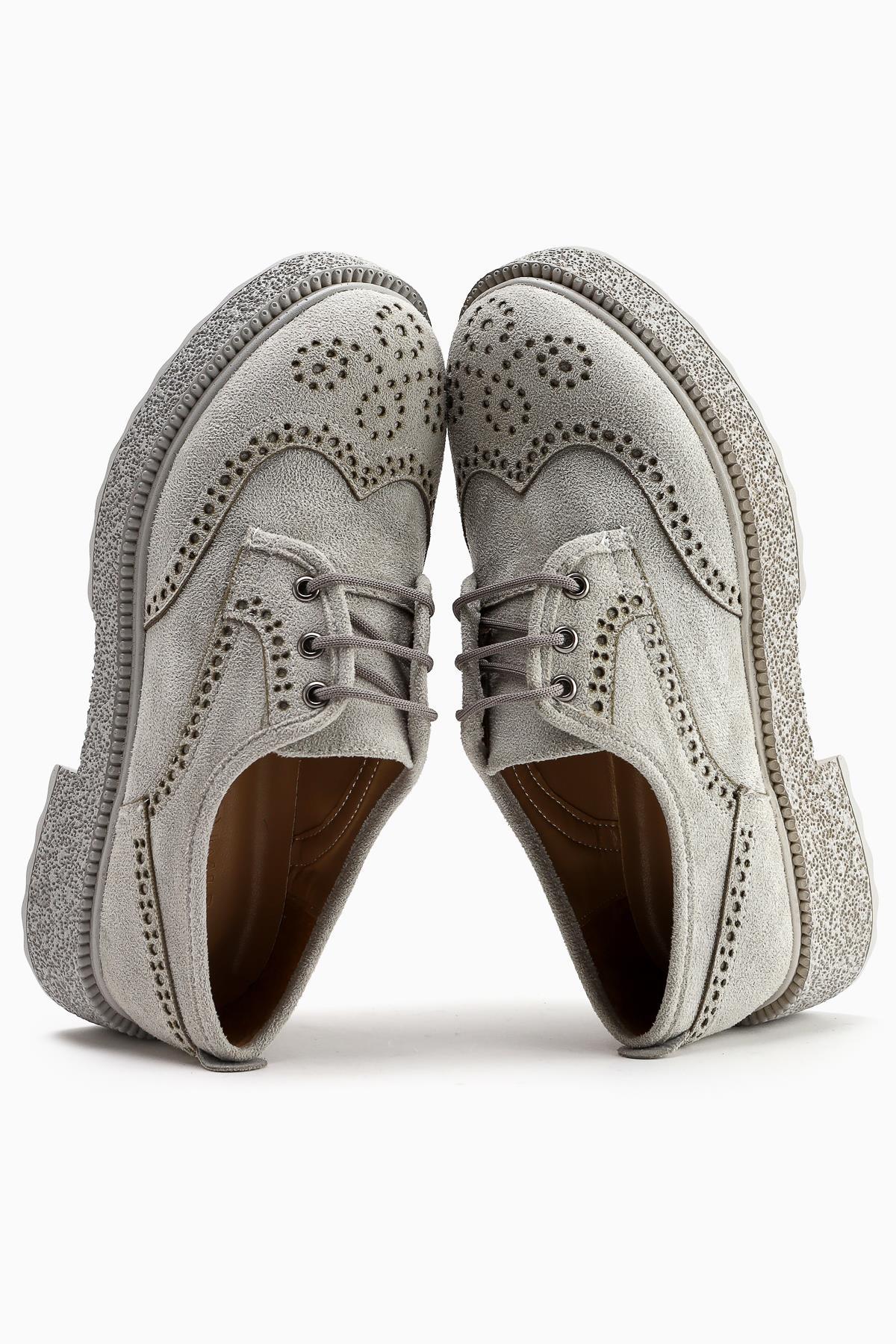 Rossy Ice Wildleder Ovaler Zehen Laser Cut Alltagsschuh für Frauen