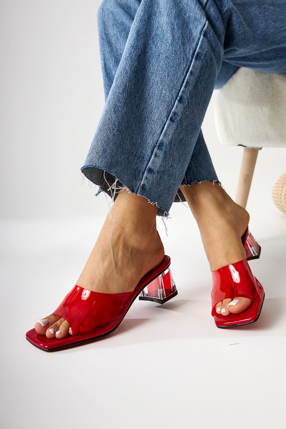 Persa – Rot Slide mit Transparent-Riemen und Transparent-Absatz (Damen)
