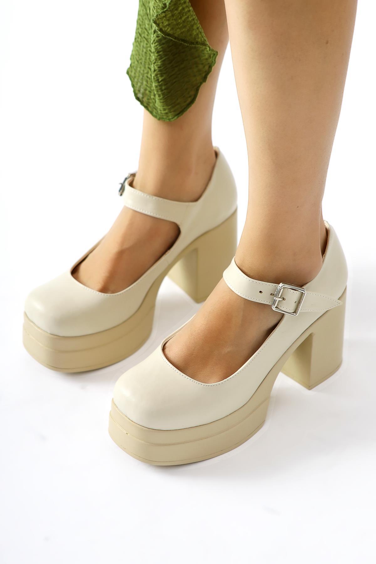 Adelin – Beige Oval-Toe Platform Shoe
