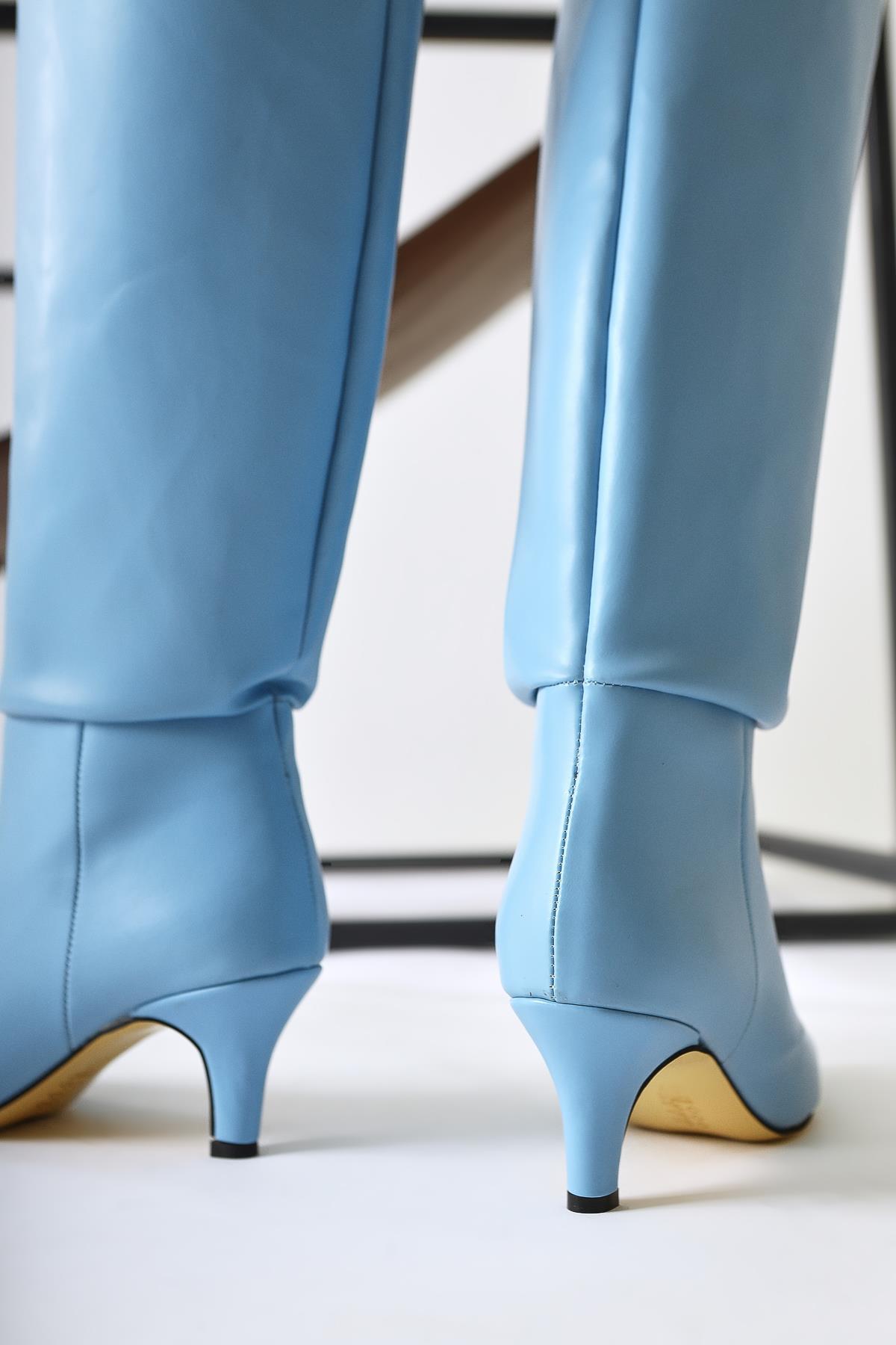 Milika Blaue Spitze-Zehen Kurze Absatz Stiefel zum Anziehen