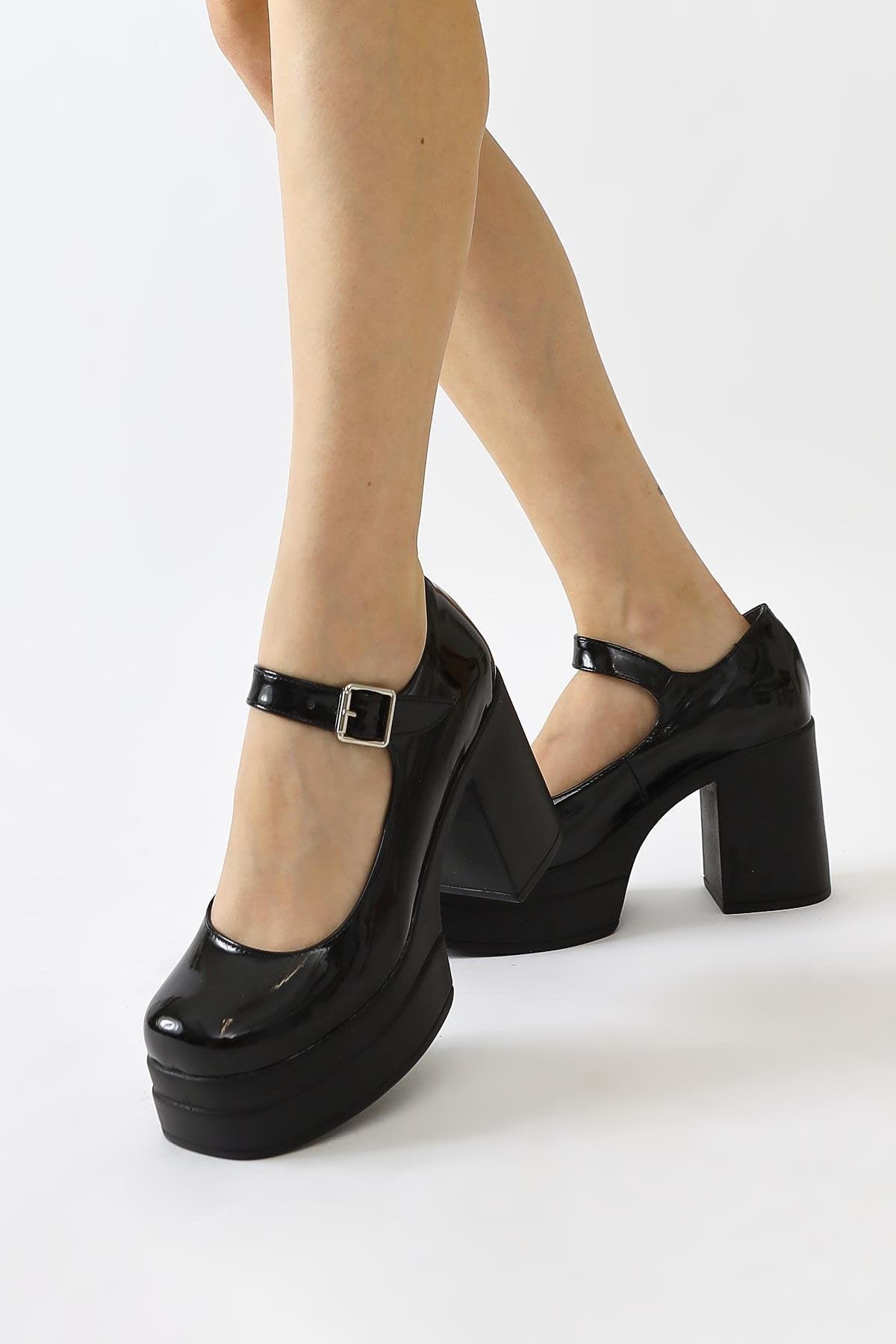 Adelin – Black Patent Oval-Toe Platform Shoe (Women)