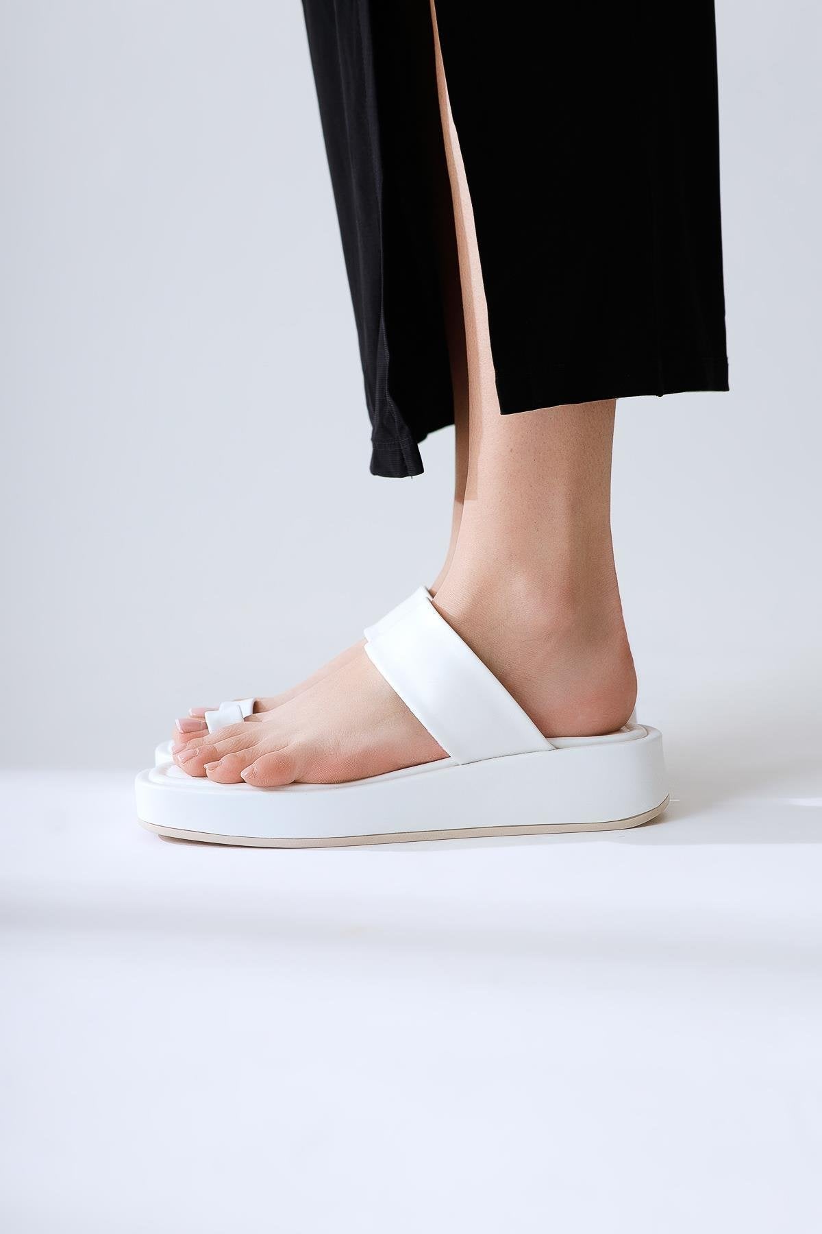 Deeman White Thick Soled Flip Flops