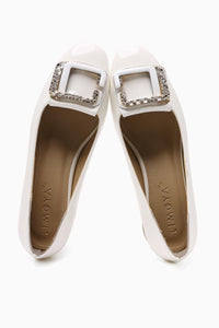 Roza – Weiß Lack-Schuh mit Strass-Detail und niedrigem Absatz (Damen)