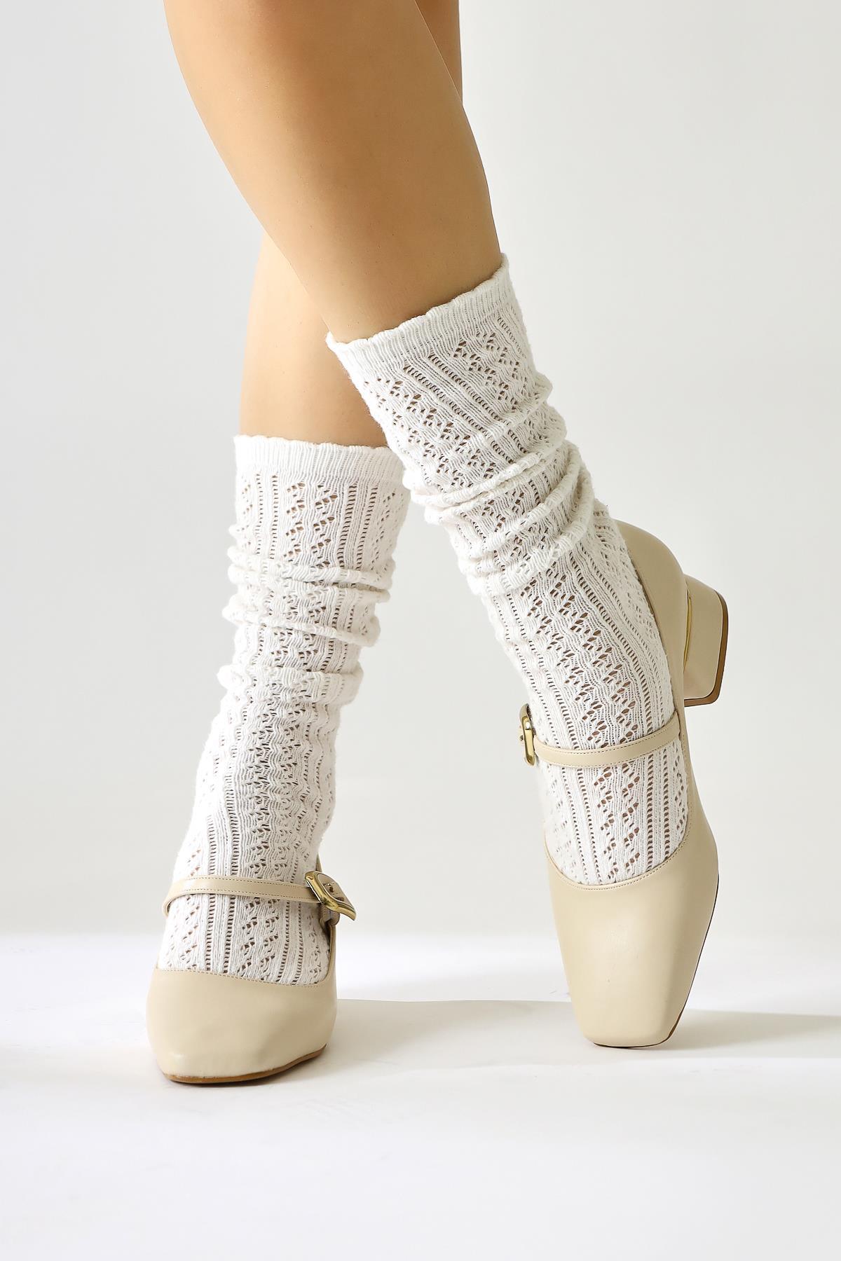 Abby Beige Quadratische Zehen Schnallen-Detail Freizeitschuhe