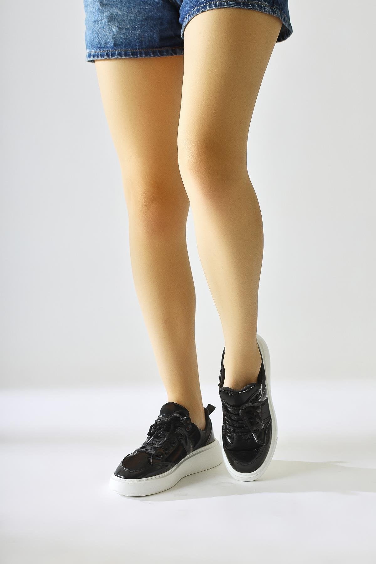 Jakleen Schwarze Lackleder Detaillierte Fallschirm Sneakers