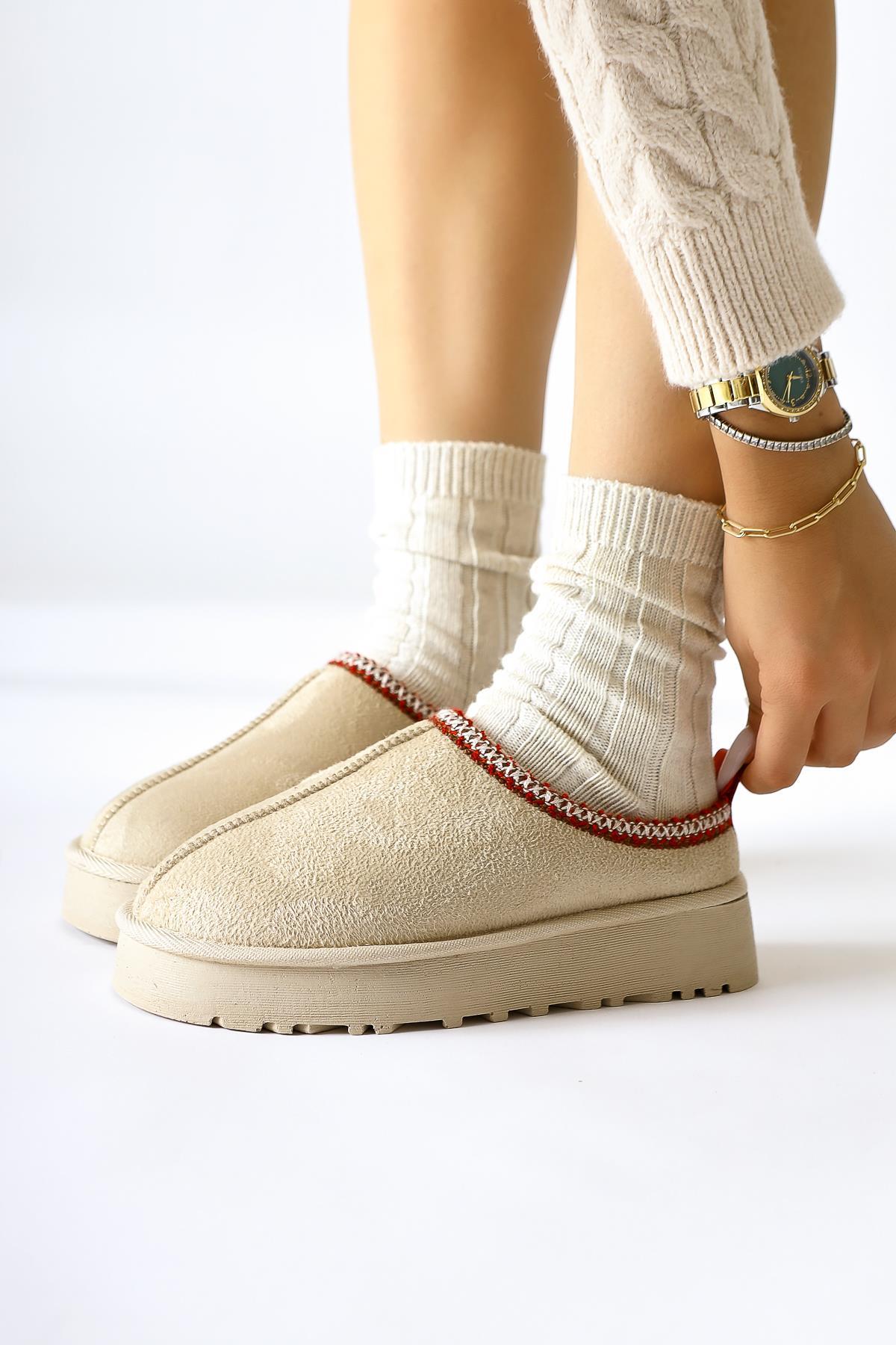 Anne-Liis Beige Wildleder Winter Pantoffel mit Flechtdetail