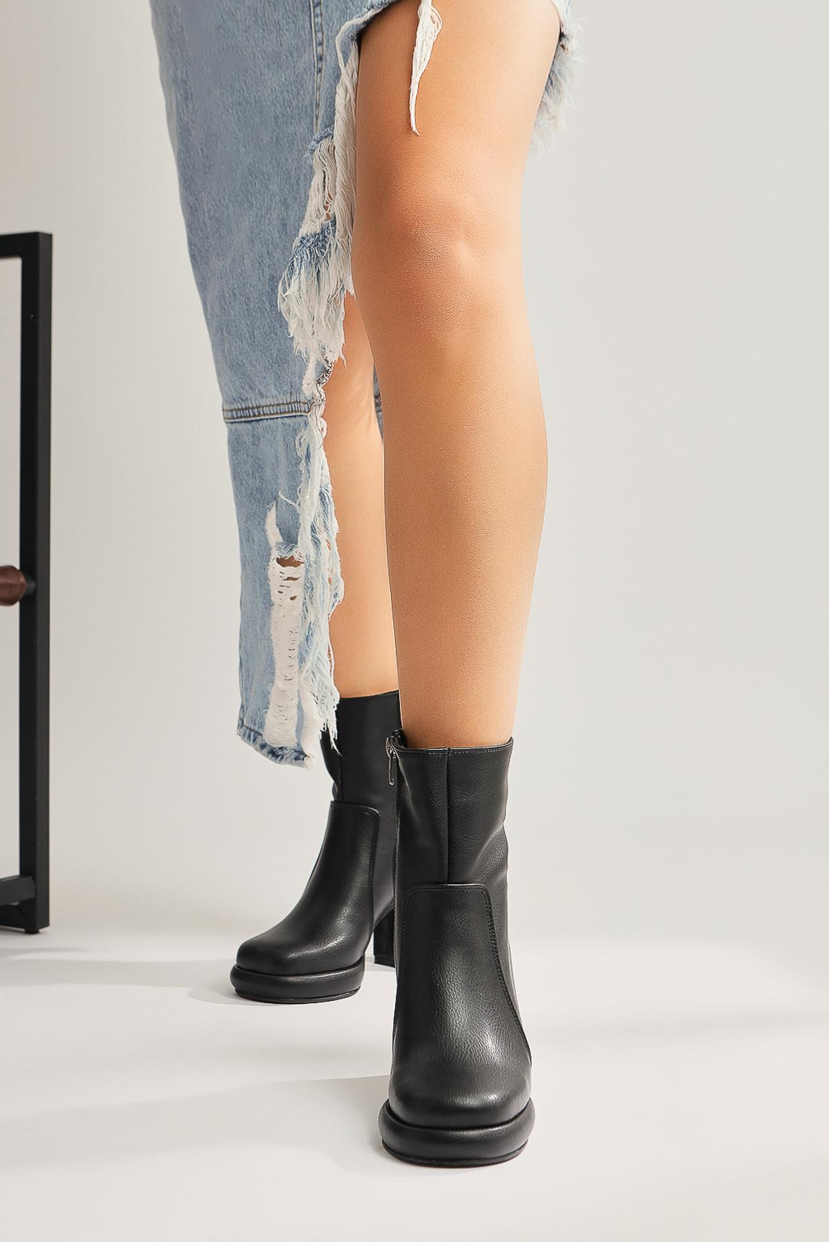 Clemencia Black Zipper Boots