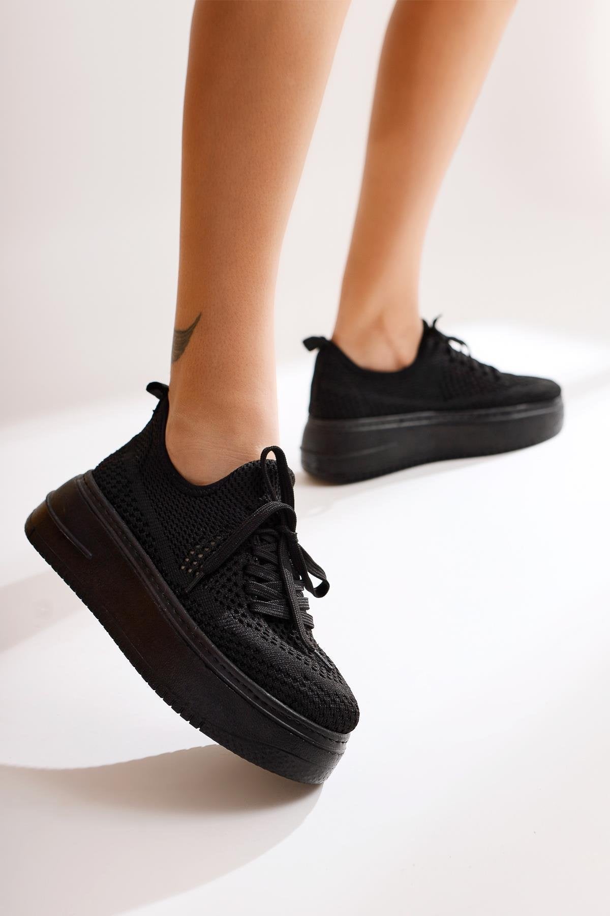 Benito – Black Knit Stretch Thick-Soled Sneaker (Women)