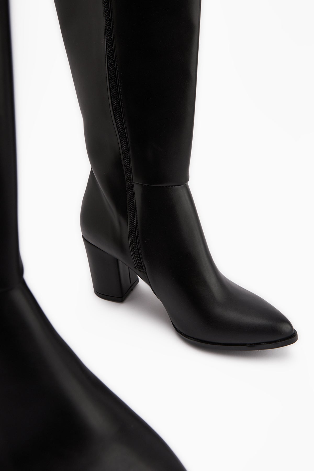 Tatum Schwarze Spitzzehen-Mittelabsatz Damen Stiefel