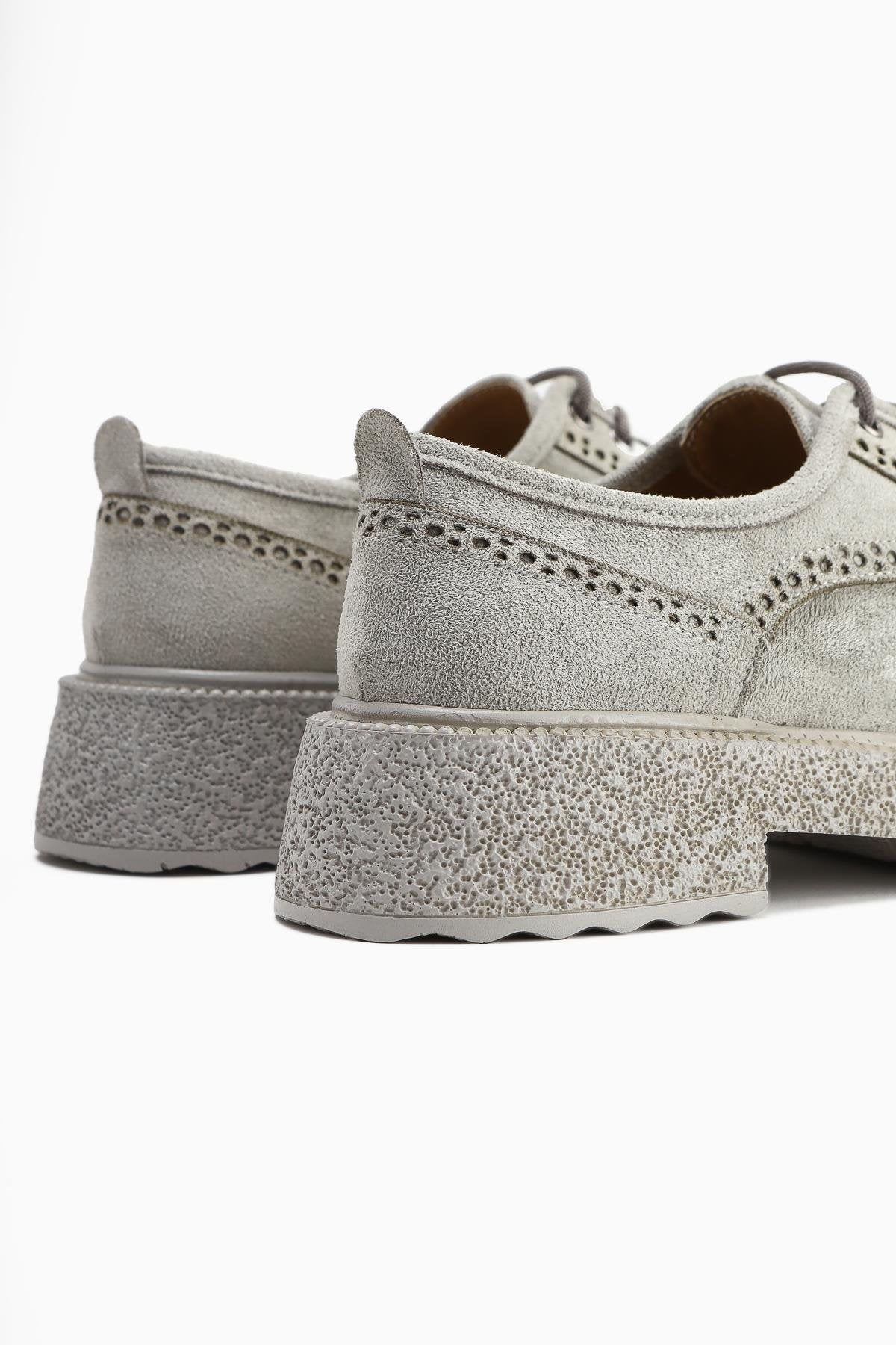 Rossy Ice Wildleder Ovaler Zehen Laser Cut Alltagsschuh für Frauen