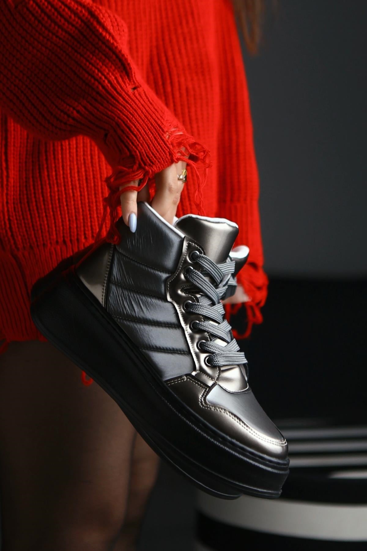 Raia – Platinum Phosphorescent Textile Lace-Up Sport Boot