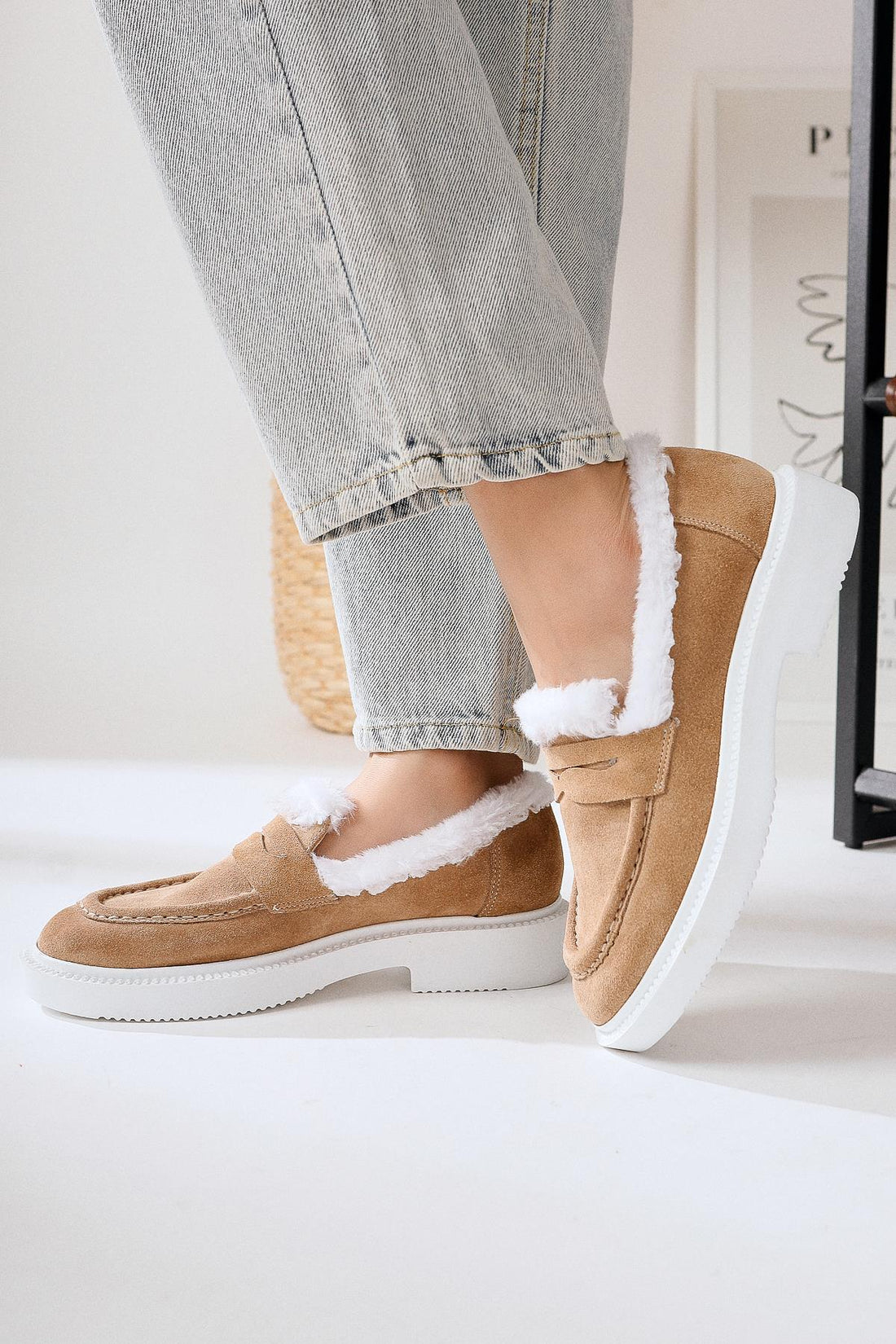 Tommie – Taupe Velours [Echtleder] Schuh mit veganem Fellfutter (Damen)