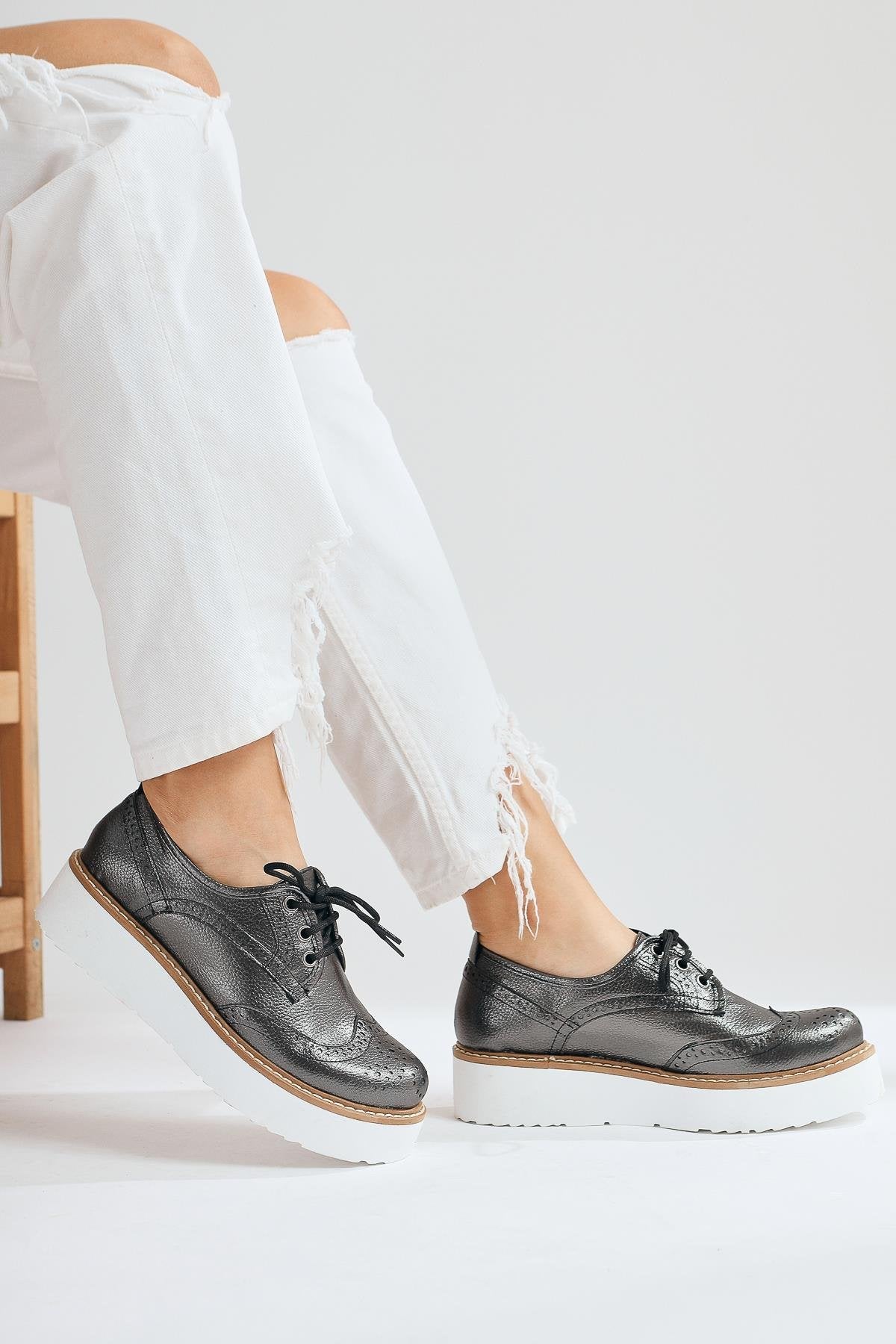 Lila – Lila Platin Oxford mit Schnürung, Plateau und Laser-Cut (Damen)
