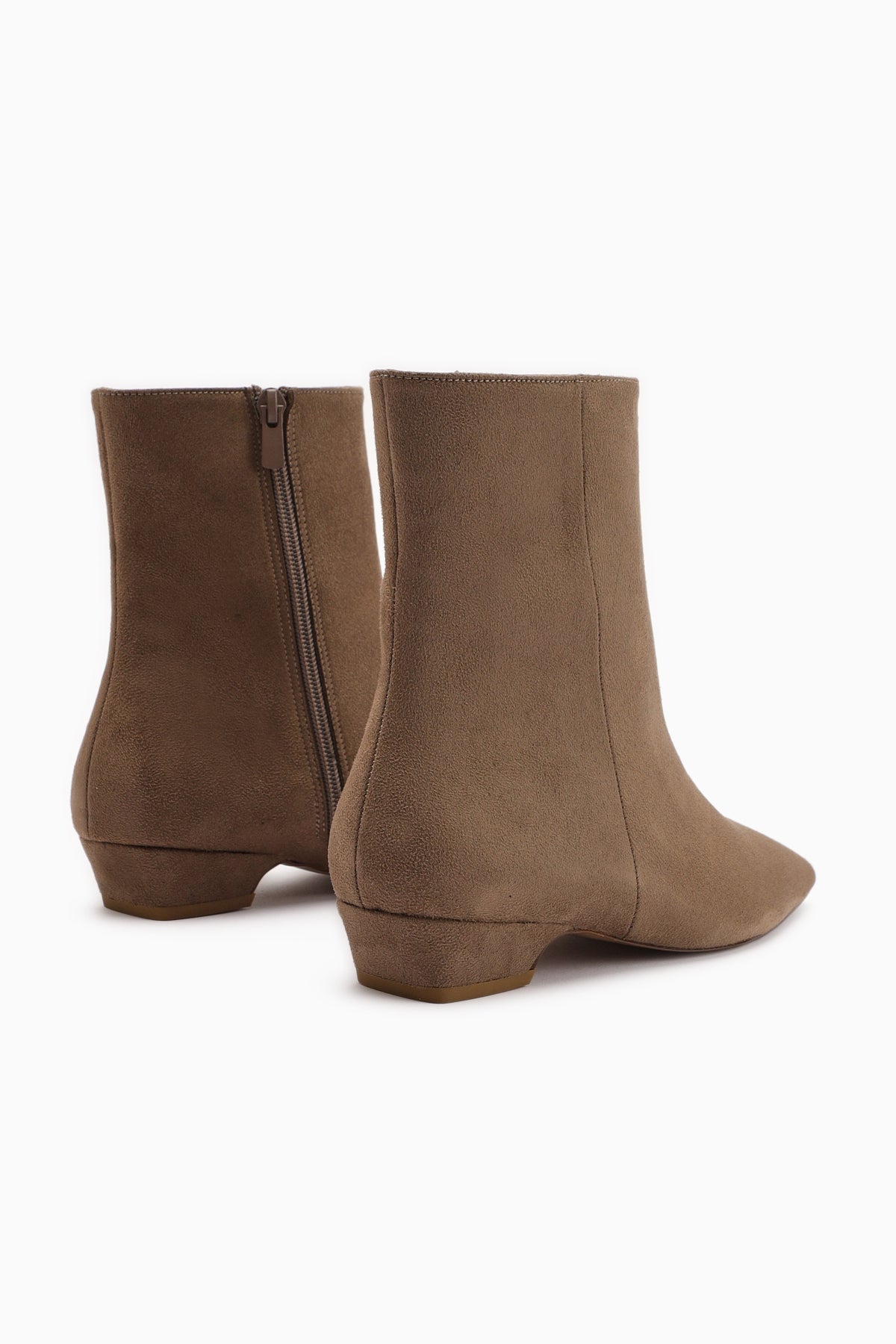Grace – Taupe Velours Stiefelette mit niedrigem Absatz, mit eckiger Zehenpartie (Damen)