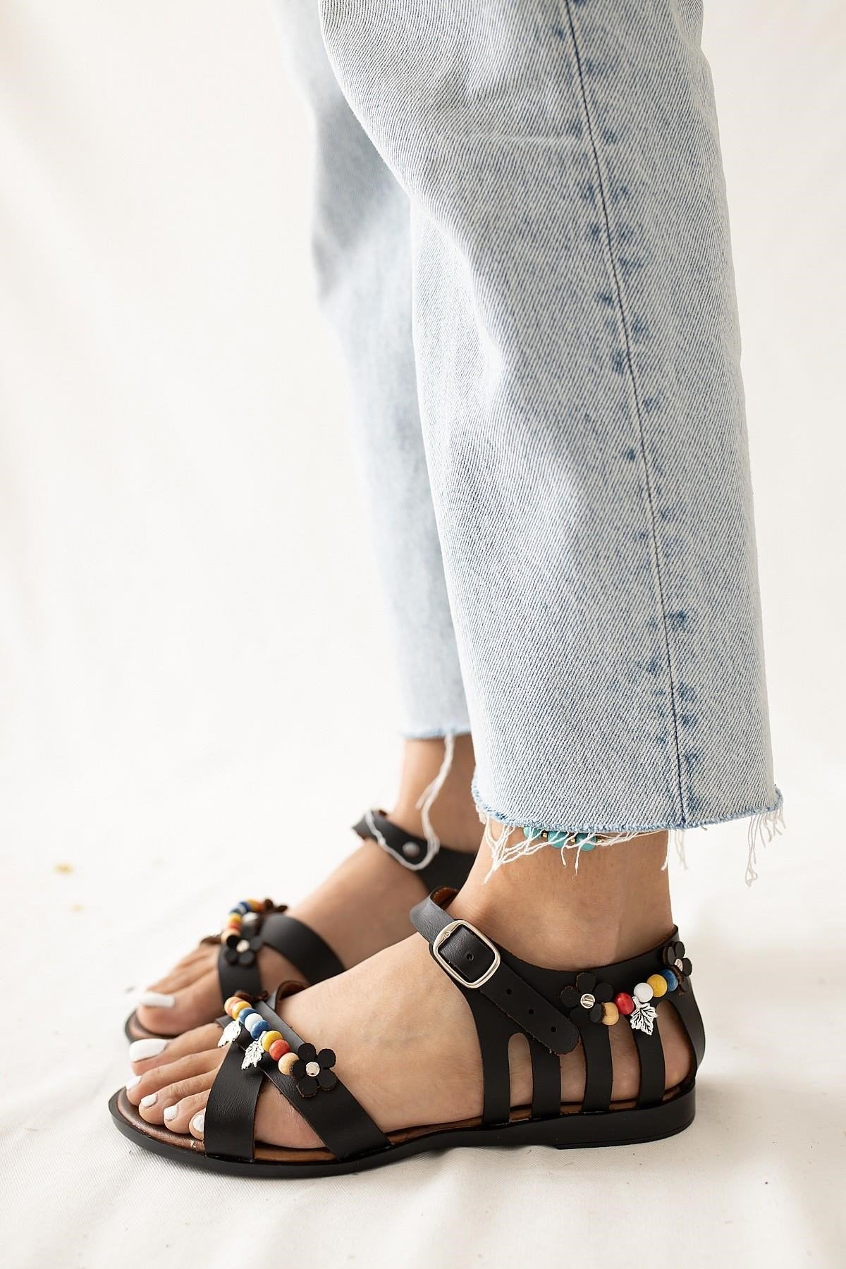 Alize Echtes Leder Schwarze Sandalen mit Perlen- und Blattdetails