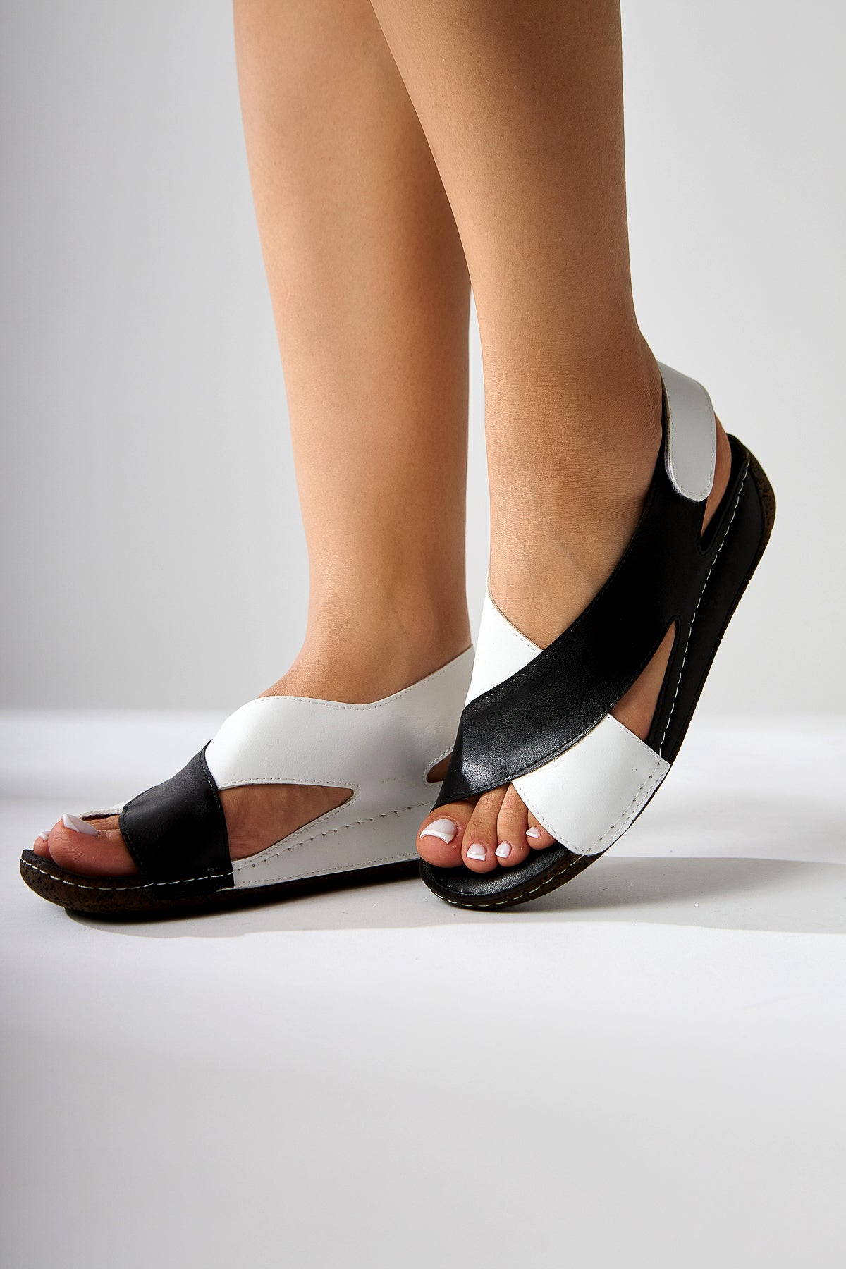 Margit Schwarze Kreuzriemen Damen Komfort Sandale