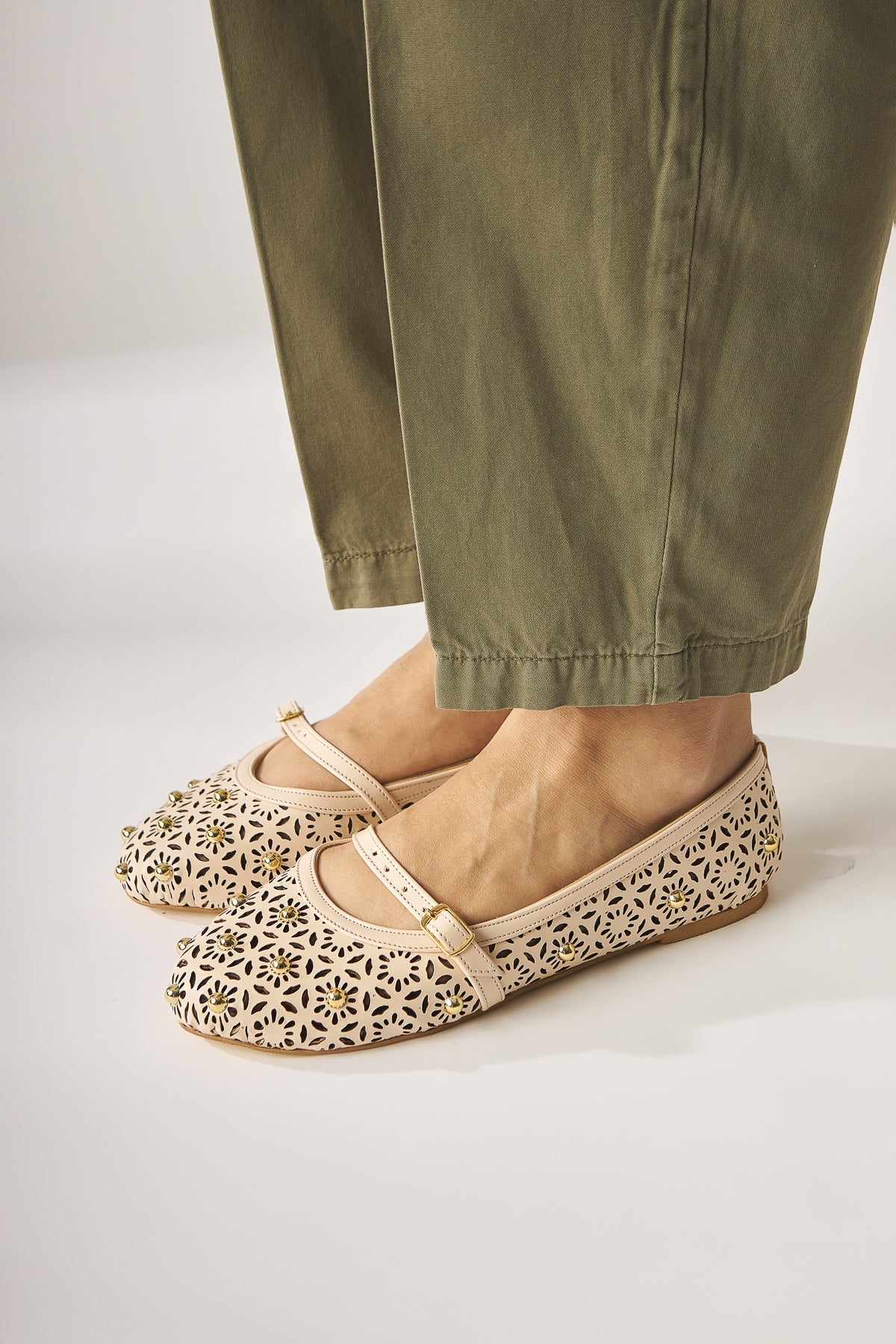 Jara Creme Ethnisch Gemusterte Perforierte Damen-Ballettschuh