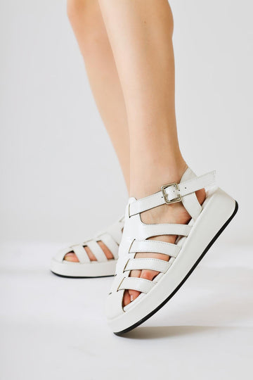 Merlin Gold Gekräuselte Lackriemensandalen