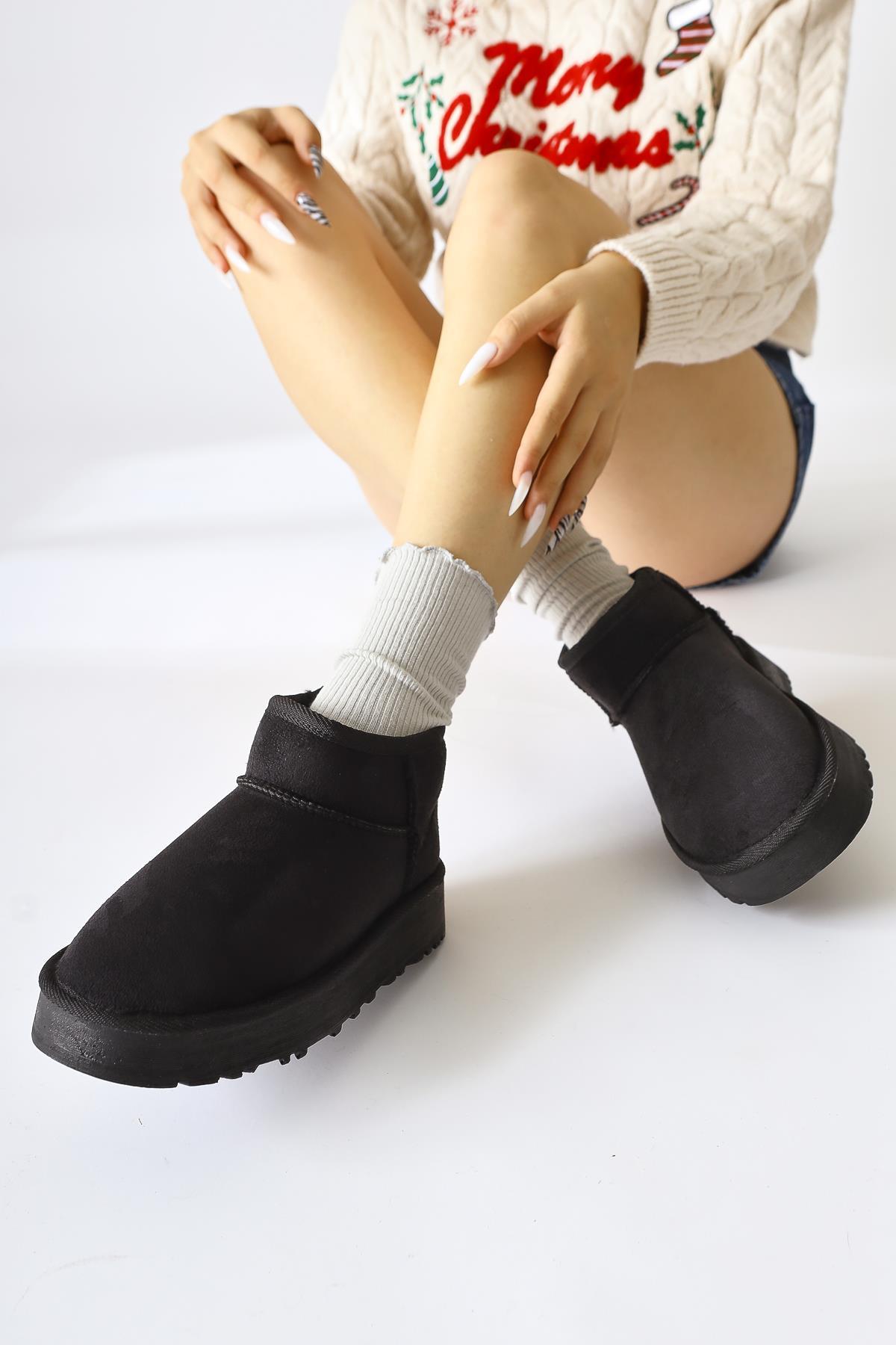 Lilly-Anne Schwarze Wildlederstiefelette mit Fellfutter