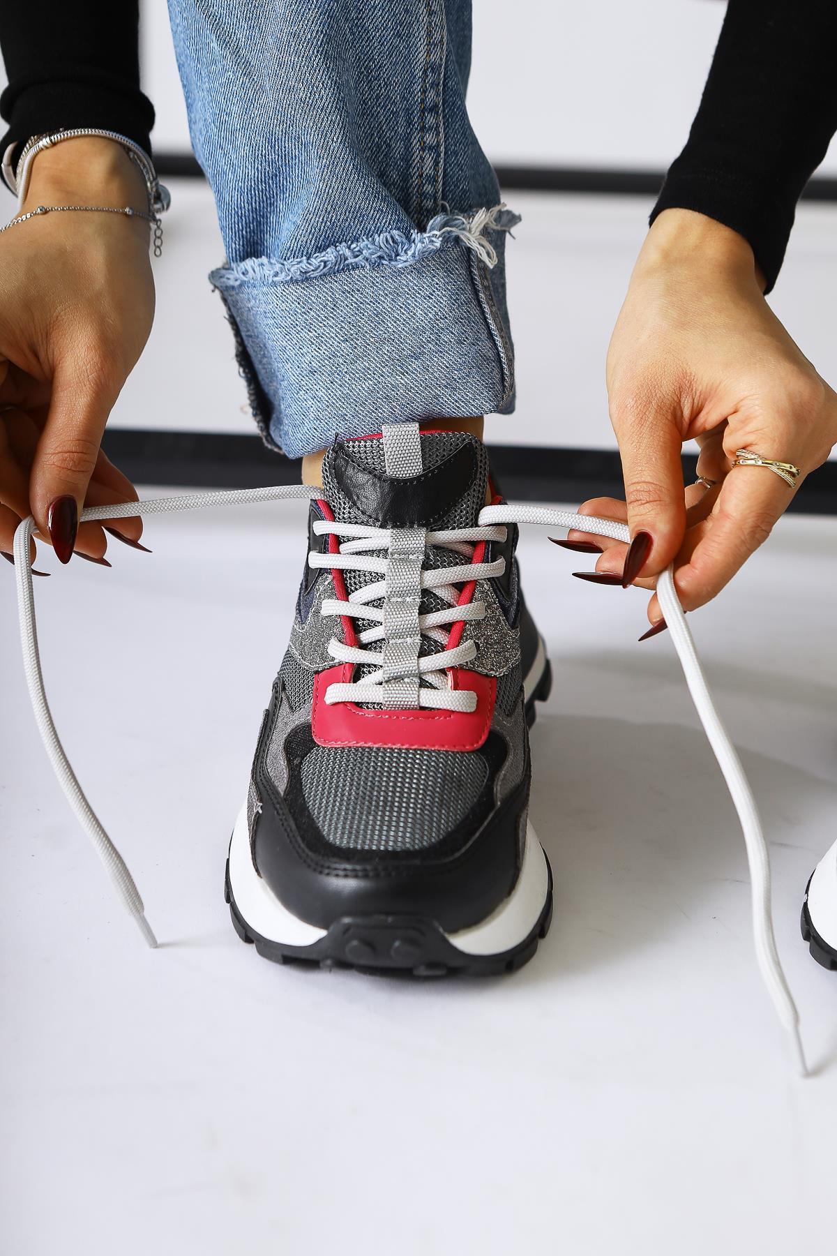 Netta Schwarze Mesh-Detail Schnürsneaker