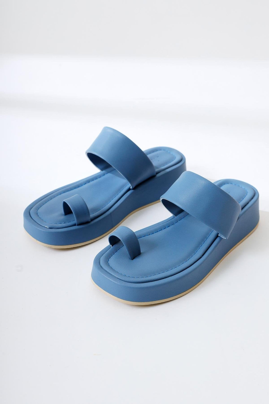 Deeman – Blau Slide mit Plateau und Zehentrenner (Damen)