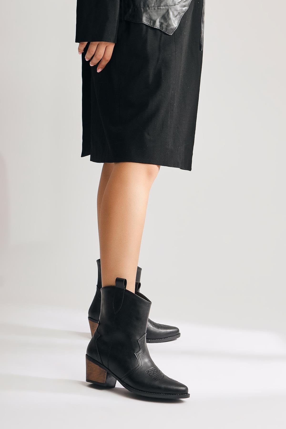 Joo Schwarzer Spitz Zehen Bestickter Westernstiefel