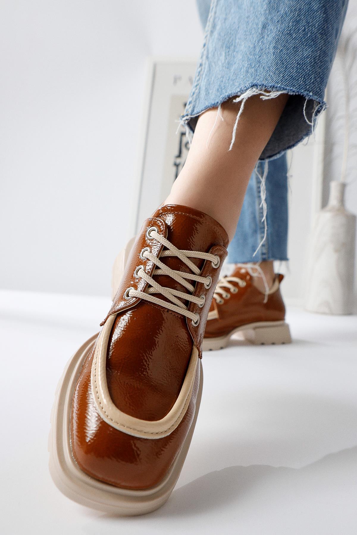 Niven Tan Wrinkled Patent Leather Beige Detailed Loafers