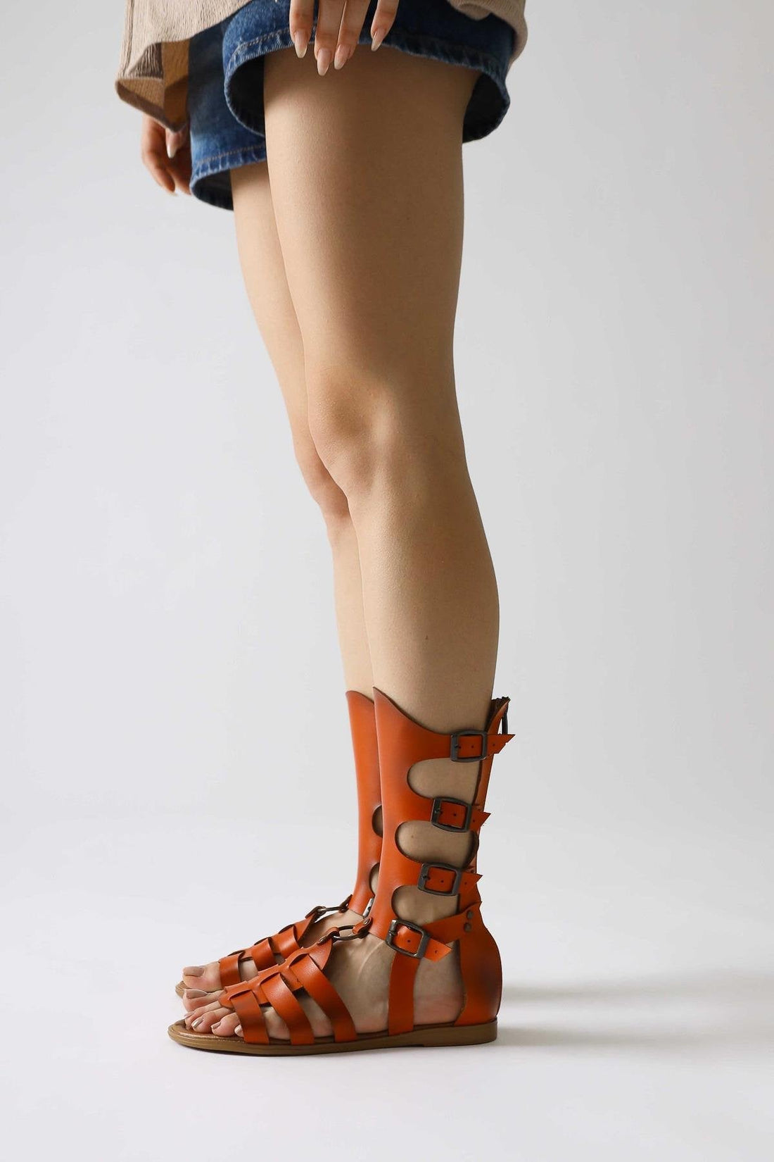 Baisa Echtes Leder Flache Sandalen in Orange mit Schnalle Detail
