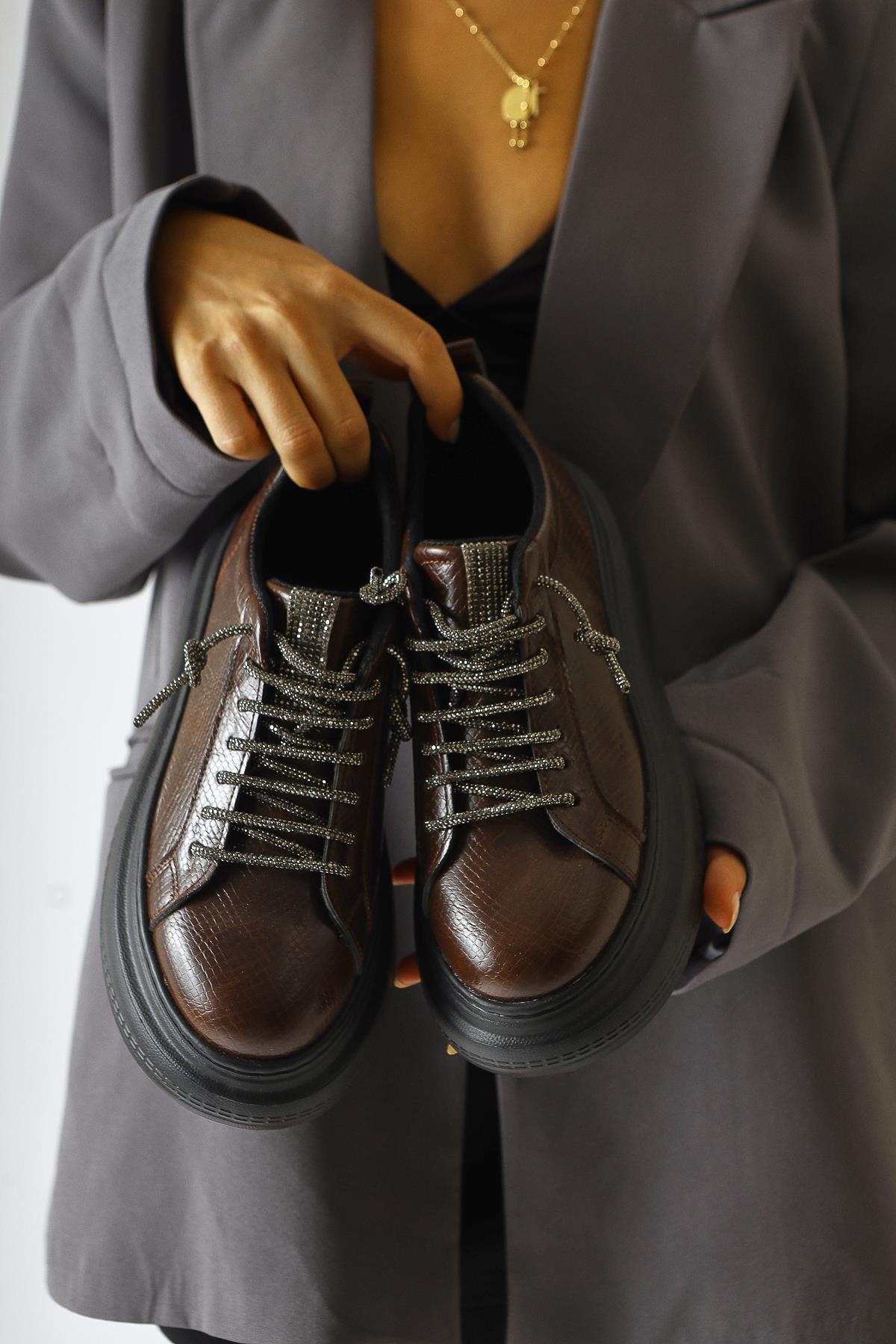 Shake Coffee Stone Detailed Sneakers (With Shiny Laces Gift)