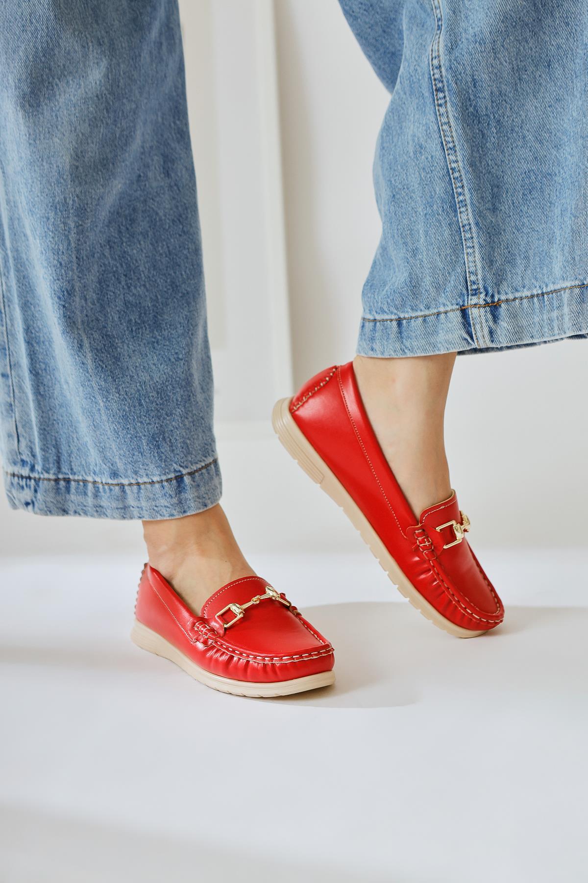 Tola Red Buckle Detailed Casual Shoes