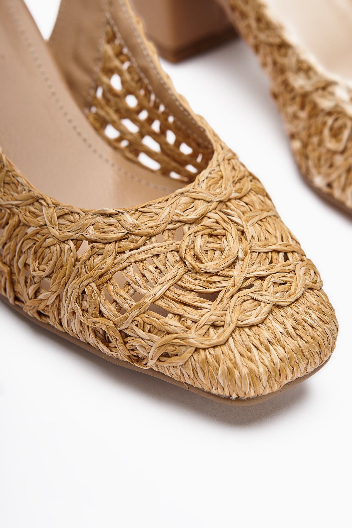 Ronja Damen Geflochtene Sandale mit Strohdetail und Quadratischer Spitze