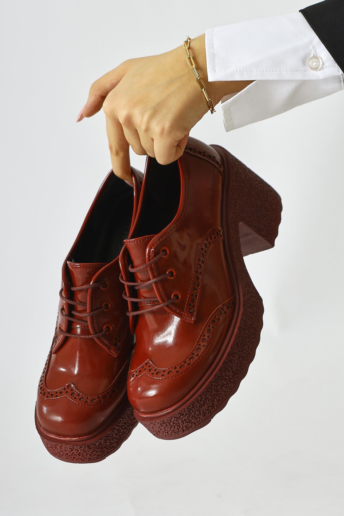 Lenie Burgunder Lackleder Laserschnitt Detail Freizeitschuh