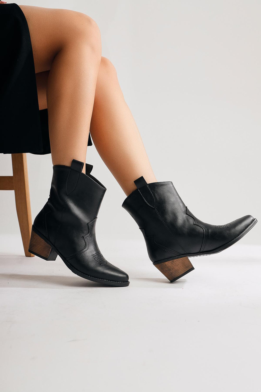 Joo – Black Pointed-Toe Embroidered Boot (Women)
