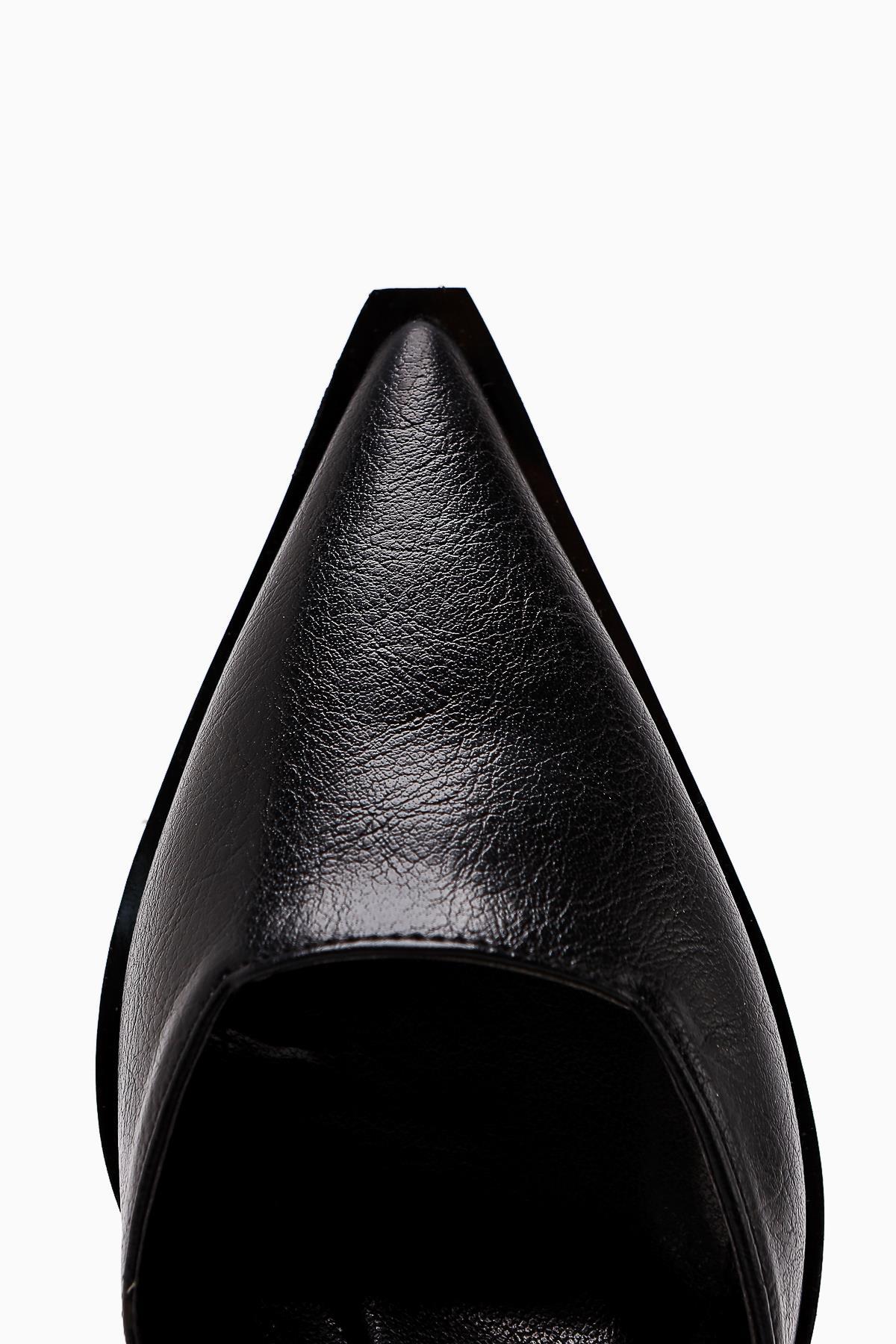Yim Black Buckled Front Covered Heel Women's Shoes