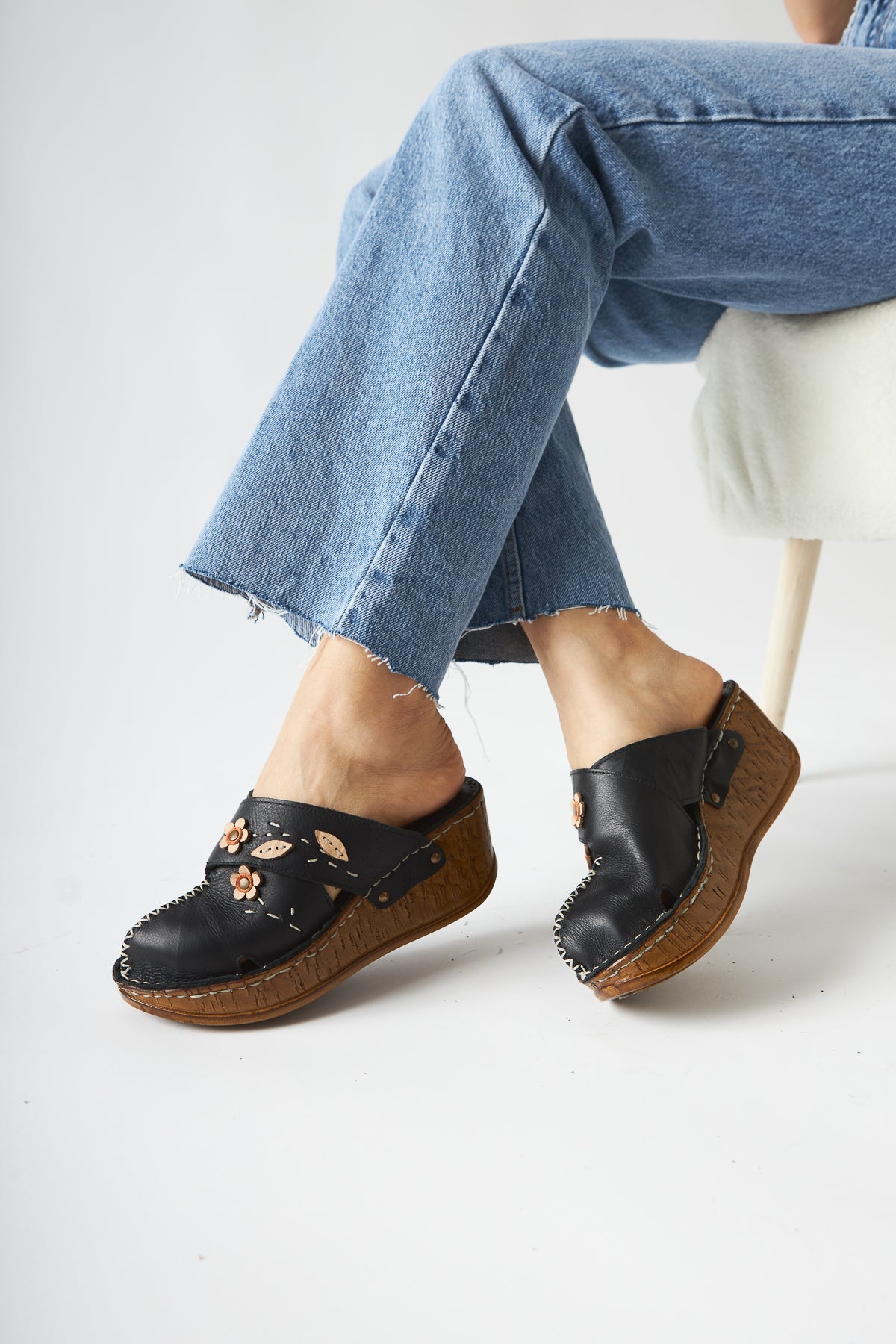 Alto Schwarz Echtes Leder Komfort Pantoletten mit Distressed Sohle