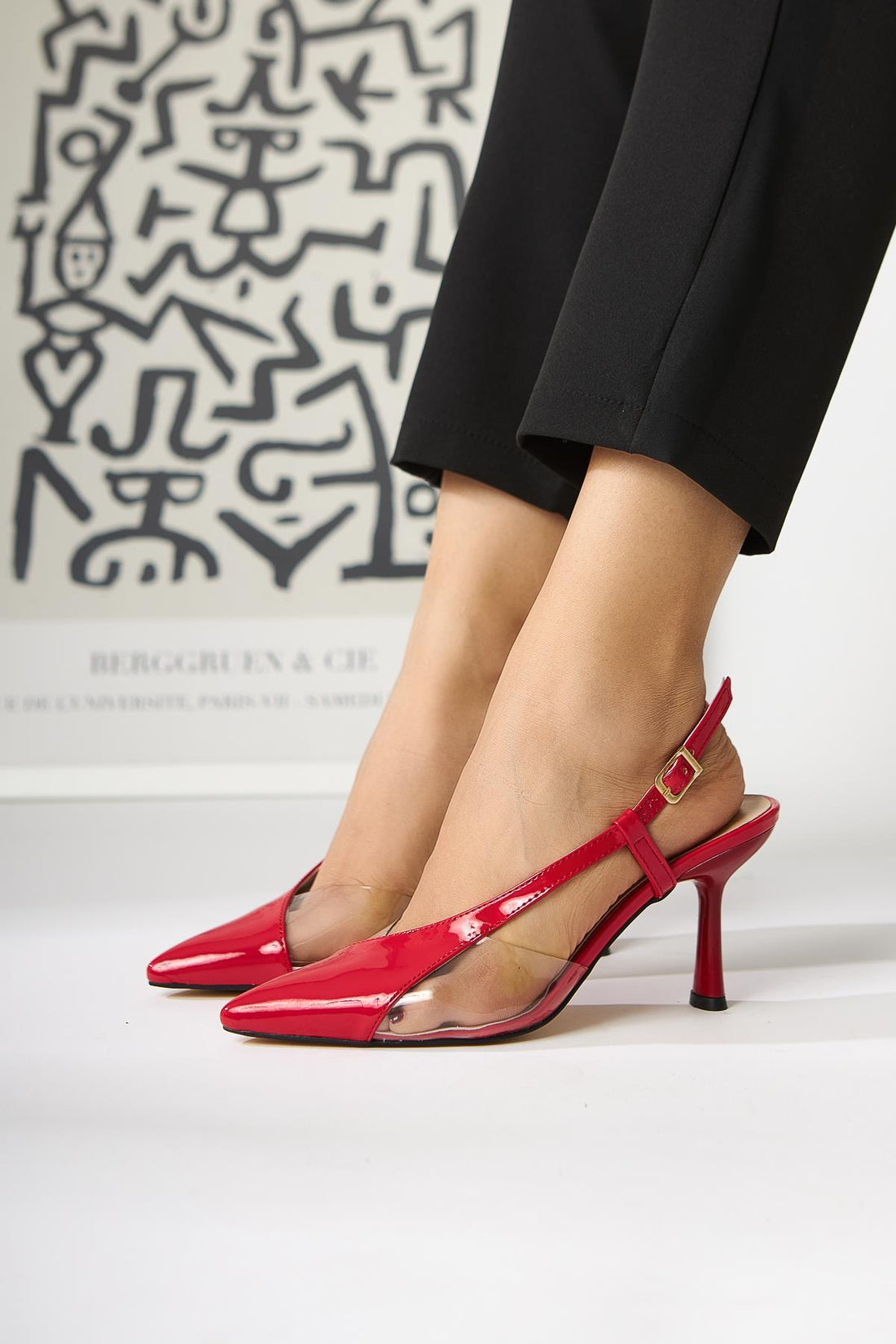 Aliah Rote Lackleder Spitz Pumps mit Transparentem Detail