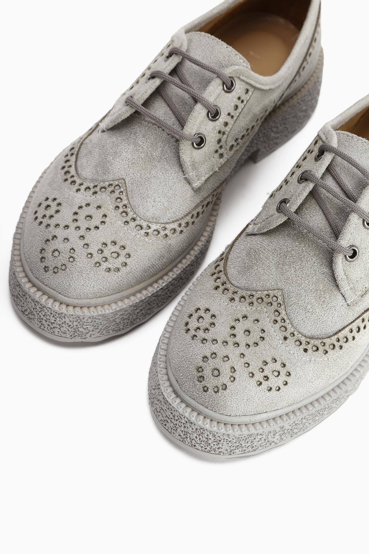 Rossy Ice Wildleder Ovaler Zehen Laser Cut Alltagsschuh für Frauen