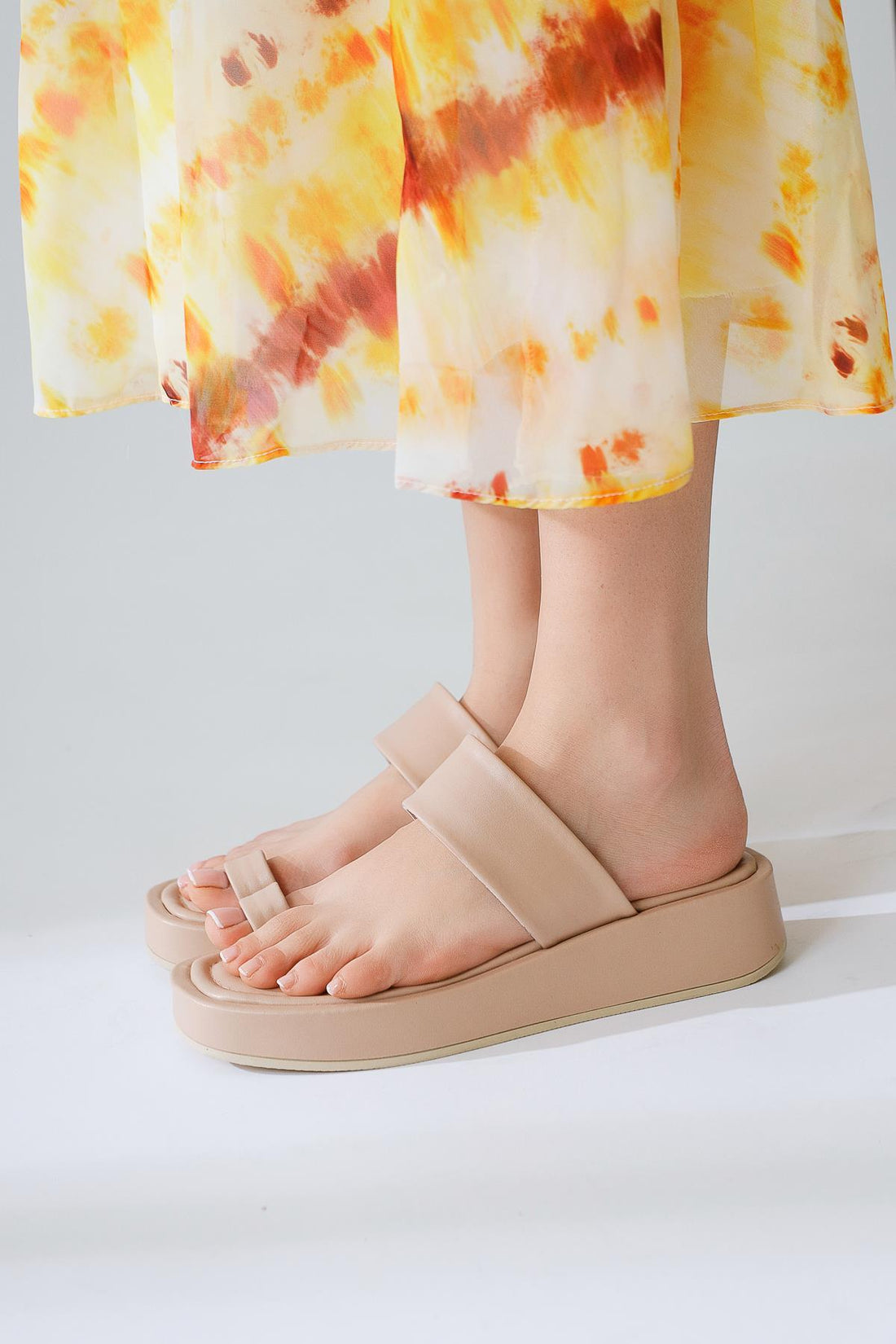 Deeman – Nude Thick-Sole Toe-Post Slide (Women)