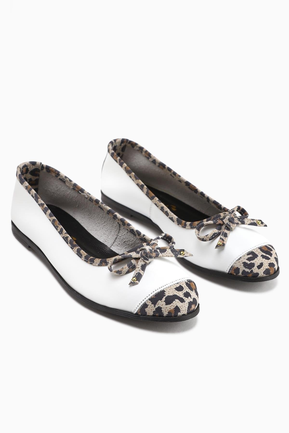 Alfreda Echtes Leder Weiße Ballerinas mit Leopardendetail und Schleife