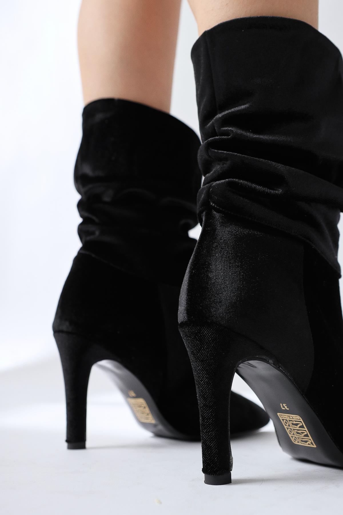 Wilma – Black Velvet Gusseted Slim Heel Boot (Women)