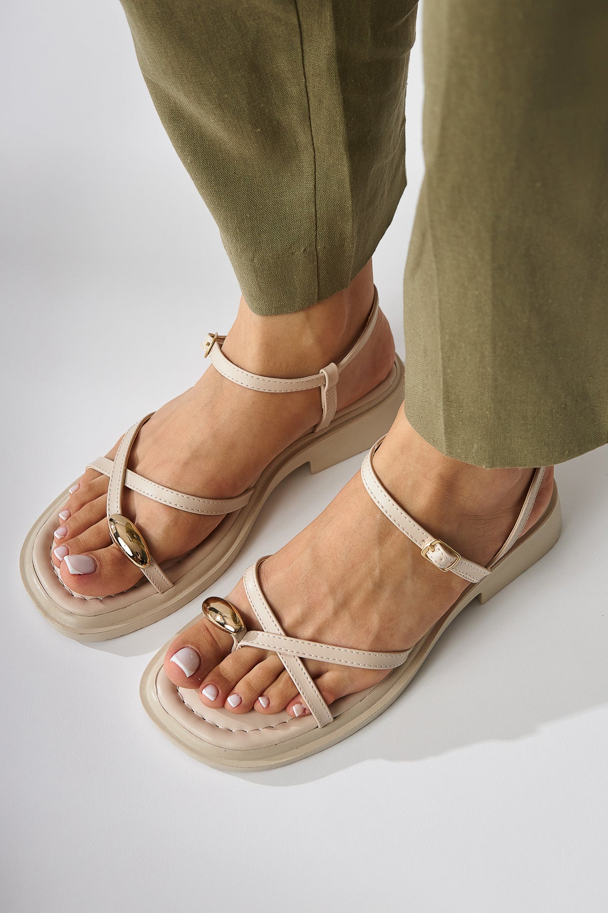 Lissi Beige Kreuzriemen-Schnallensandalen für Damen