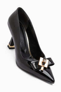 Mimosa Schwarz Lackleder Spitz Zehen Einzelstein Schnalle Detail Damen Absatzschuhe