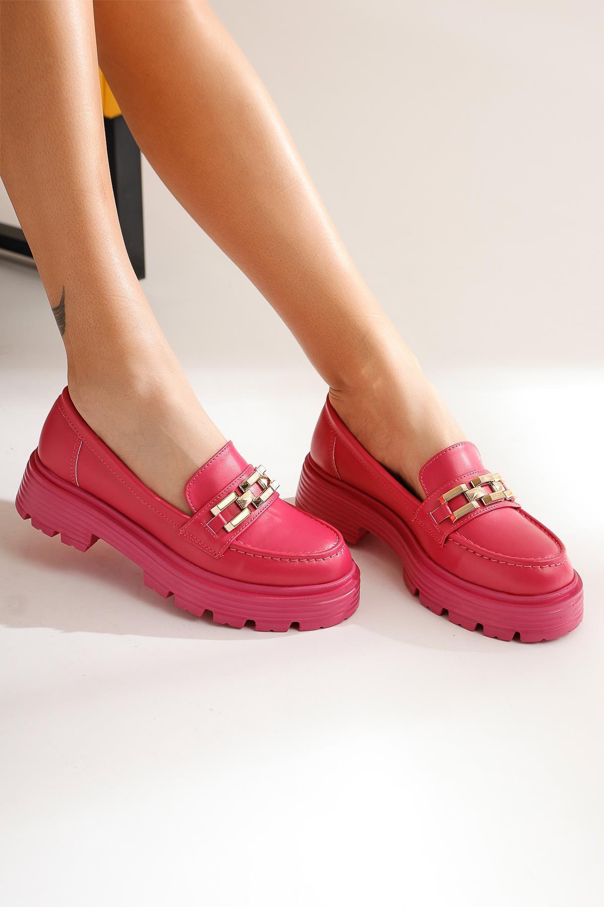 Benaz – Fuchsia Lederoptik Oxford mit Schnallen-Detail (Damen)