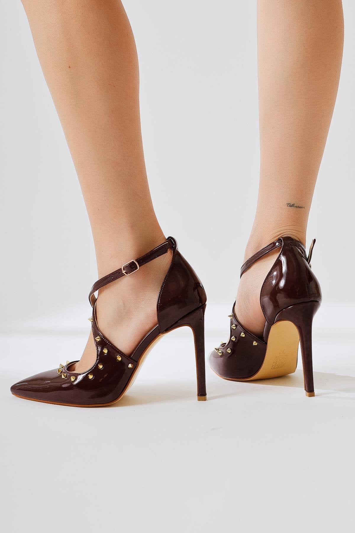 Tinde Burgundy Pointed Toe Rivet Detailed Thin Heel Shoes