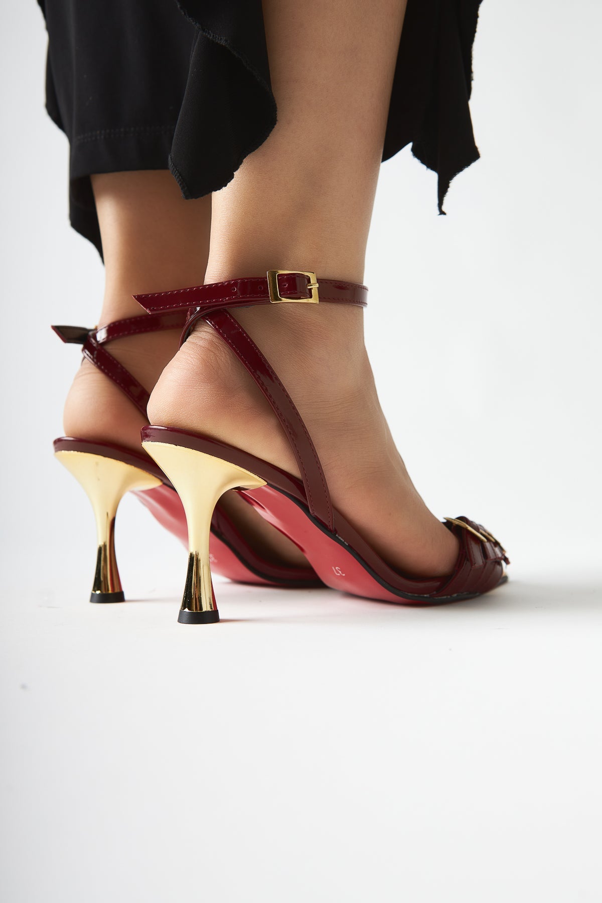 Helna Burgunder Gold-Schnalle Stiletto Knöchelriemen Damen Sandalen