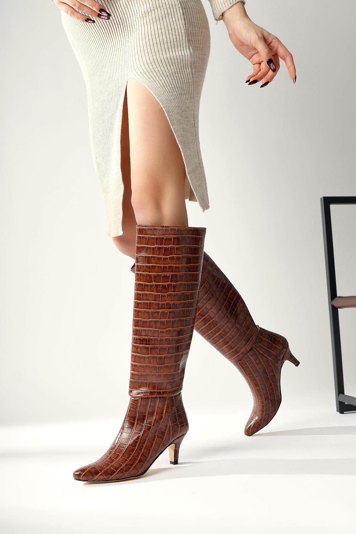 Milika Taba Spitze Zehe Kurz Absatz Pull-On Stiefel