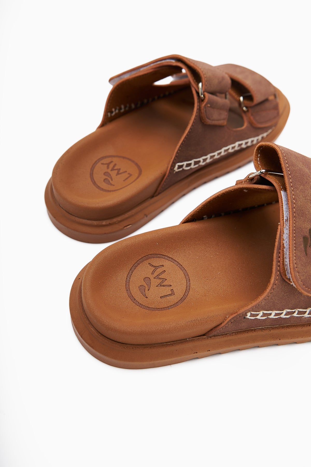 Yumi Damen Taba Hausschuhe mit Stickerei Detail und Doppelriemen