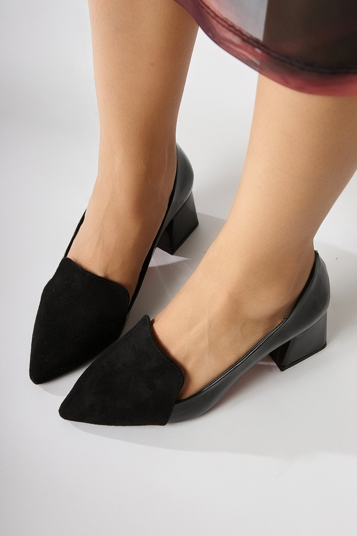 Gisela Schwarze Wildleder-Detaillierte Lackleder Absatzschuhe für Damen